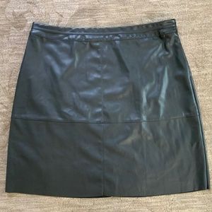 Universal Standard Skirt Size L ( Faux Leather skirt)